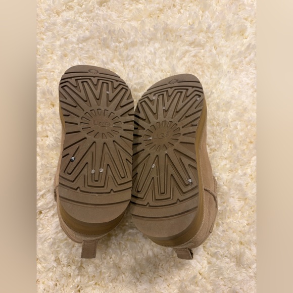 UGG® Classic Ultra Mini Platform Boot Big Kid 5- Sand - Picture 8 of 10